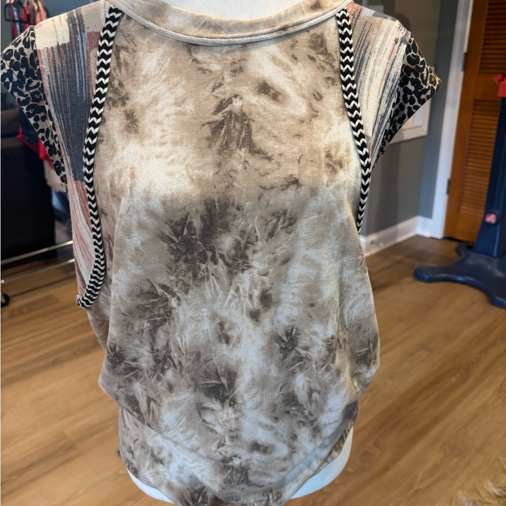 Ces Femme Beige and Black Short Sleeve Top
